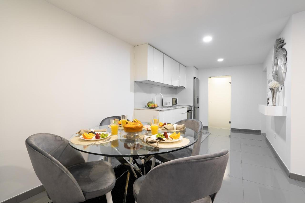 Host Wise - Spacious Noble Apartaments Ace Location Porto Buitenkant foto