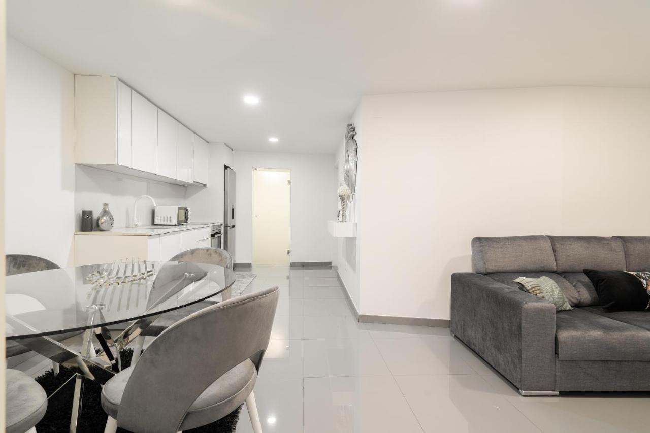 Host Wise - Spacious Noble Apartaments Ace Location Porto Buitenkant foto