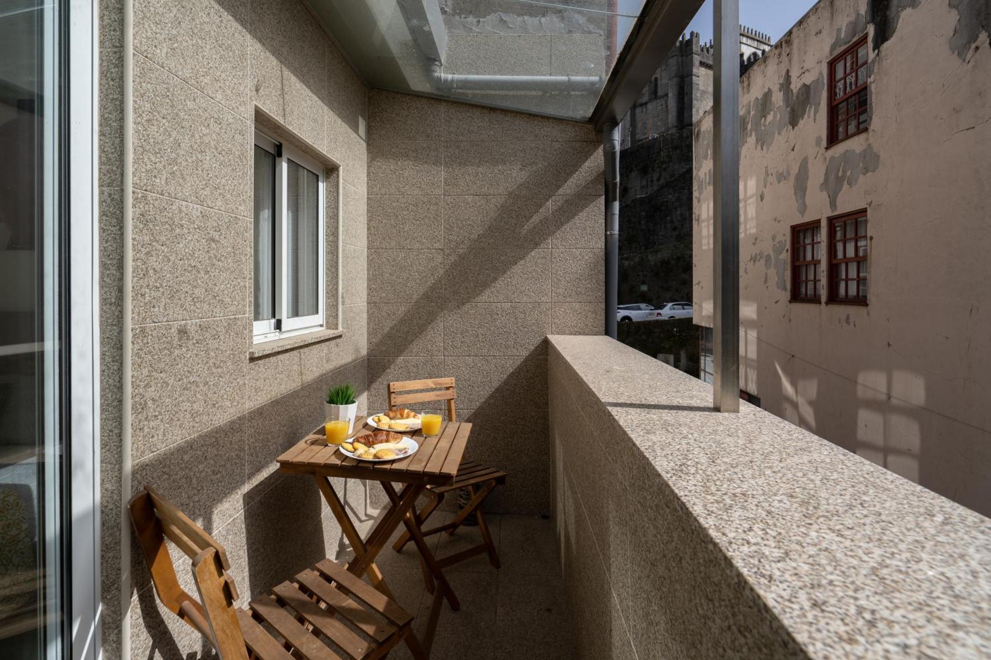Host Wise - Spacious Noble Apartaments Ace Location Porto Buitenkant foto